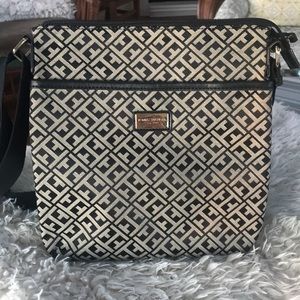 ~TOMMY HILFIGURE SACHEL~